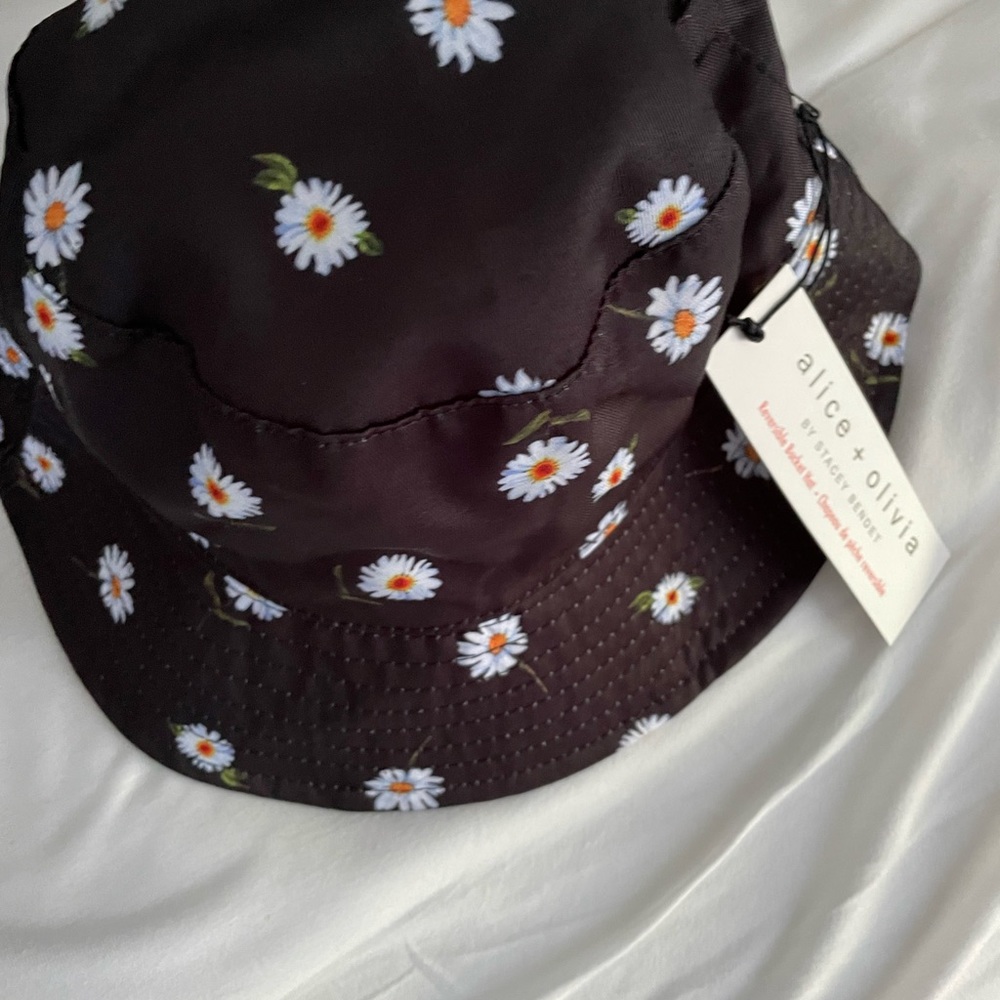 Alice + Olivia brand new with tags reversible bucket hat